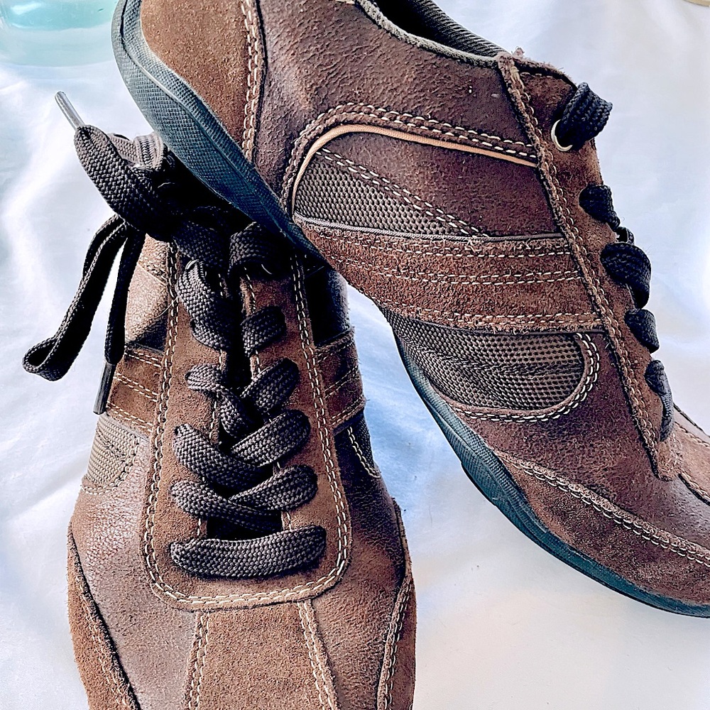 Perry Ellis suede sneaker